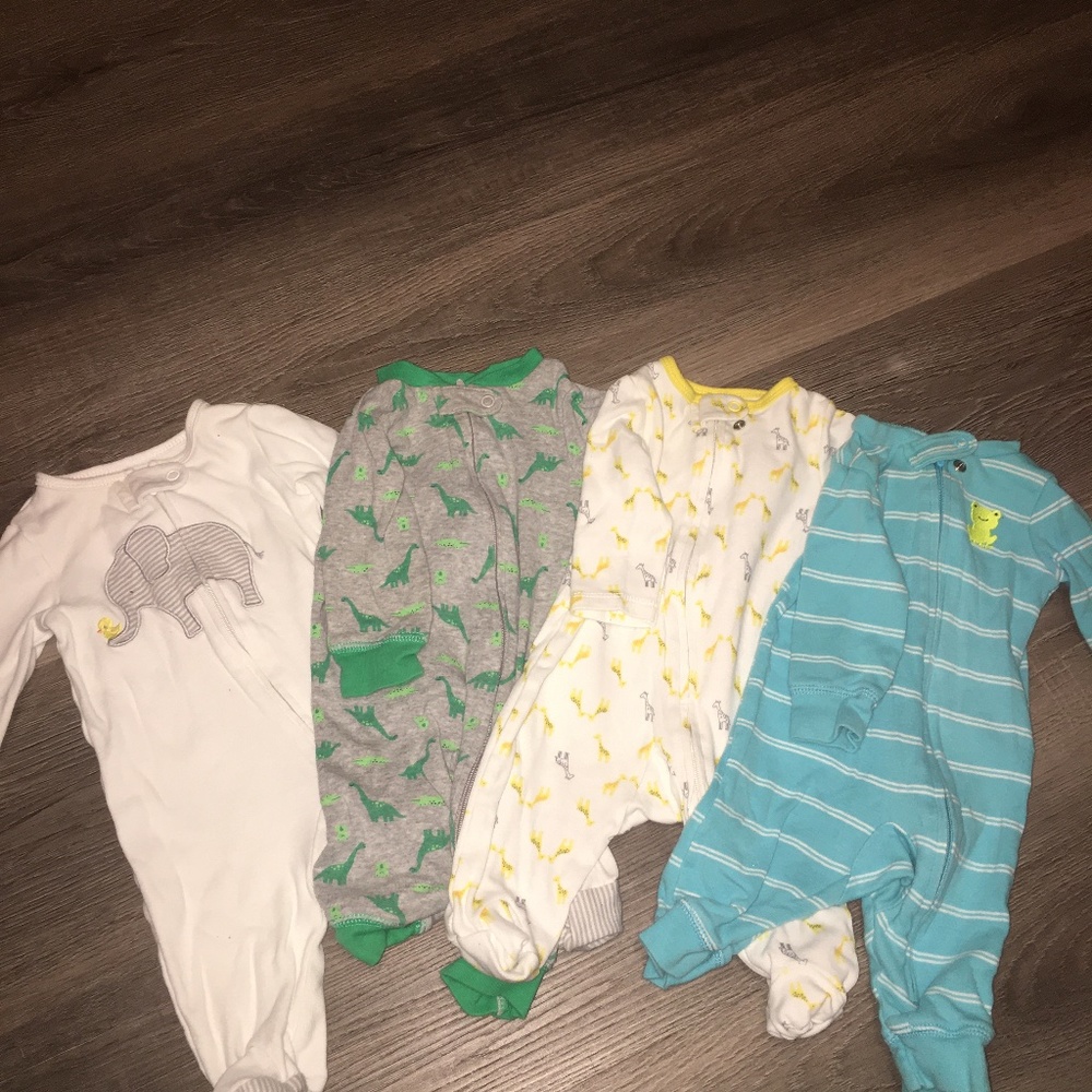 Lot of 4 baby pajamas rompers Carters footie animal design 6M